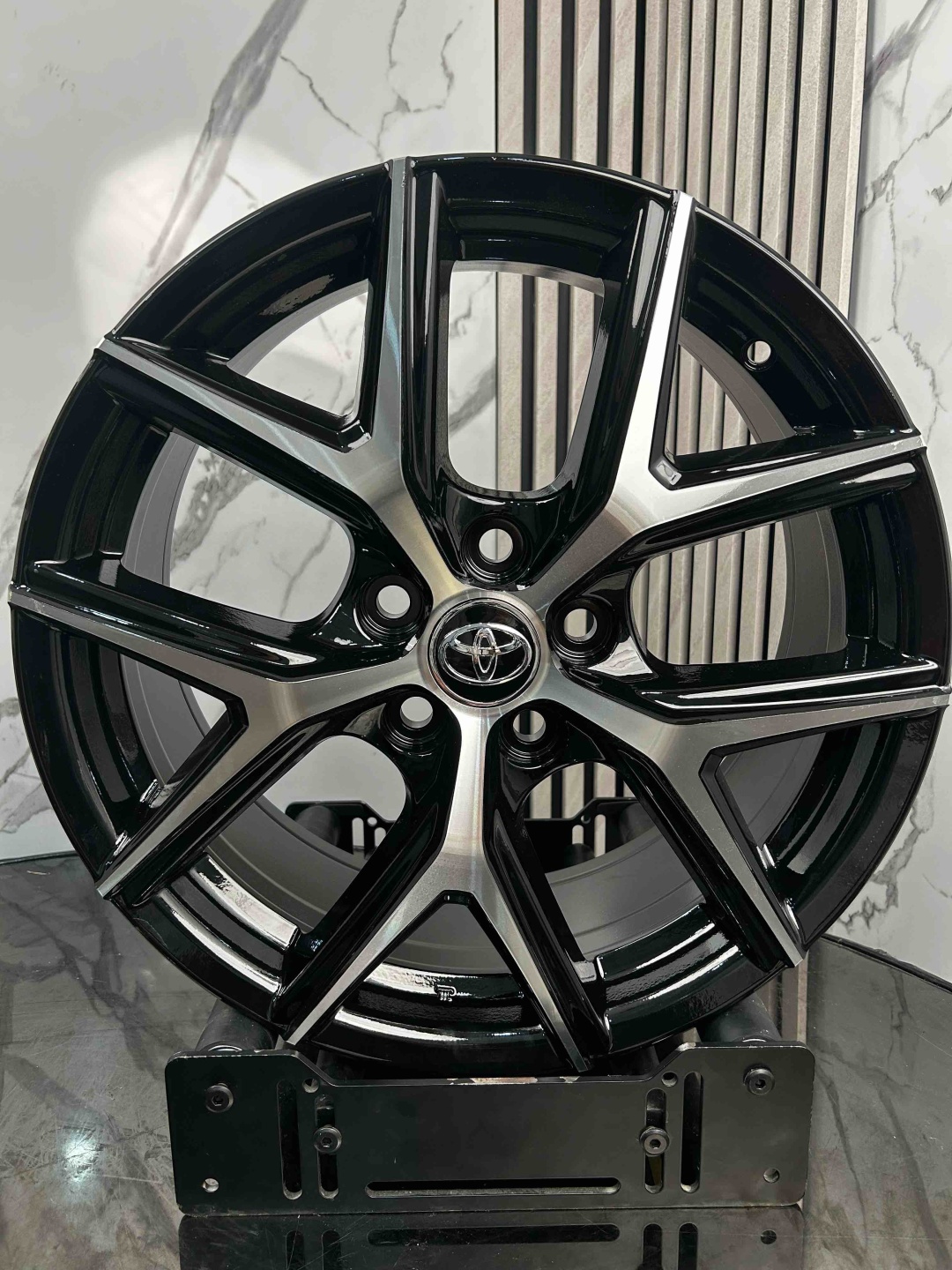 Top Grade EXPBY1344 7.5x18/5x114.3 D60.1 ET45 4 диска черный, серебристый