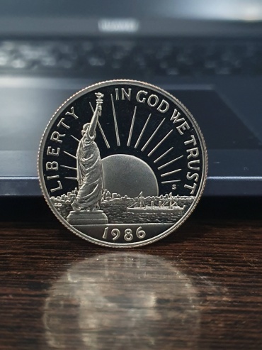 Монета сувенирная Монета Half Dollar 1986 – Statue of Liberty Centennial.Proof, UNC версия. 1986 1 шт 30.6 мм