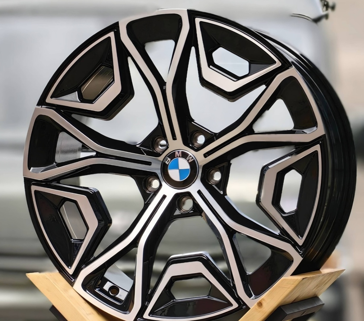 Top Grade t/g 918 стиль 8.5/9.5x20/5x112 D66.6 ET40 4 диска черный, серебристый