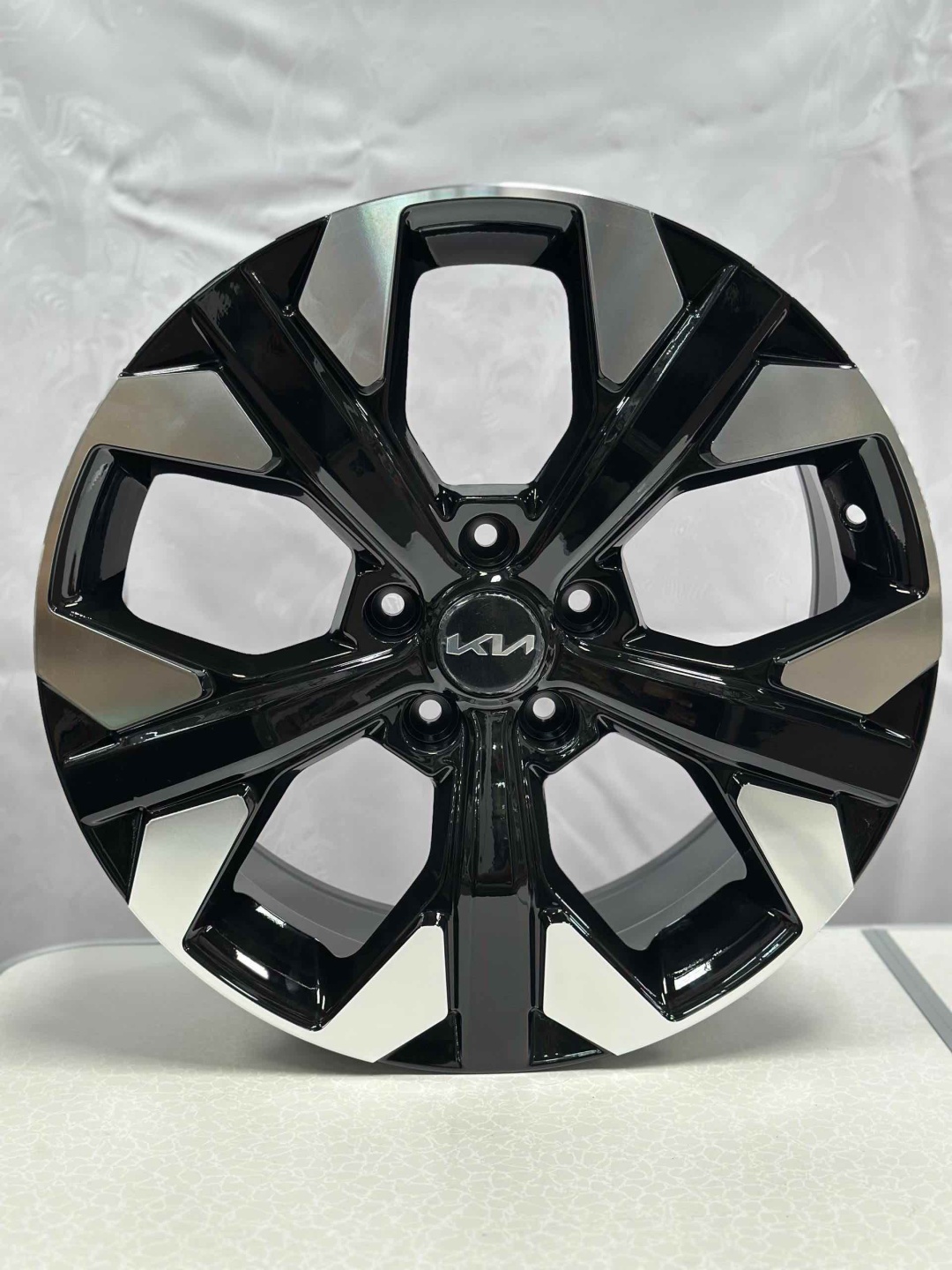 KIA TopGrade 50073 7.5x18/5x114.3 D67.1 ET45 4 диска черный, серебристый