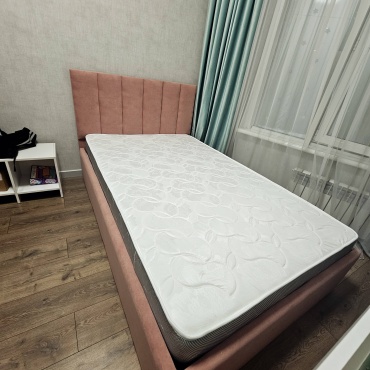 Кровать Elif-room полутораспальная, 120x200 см (с матрасом, без подъёмного механизма) розовый