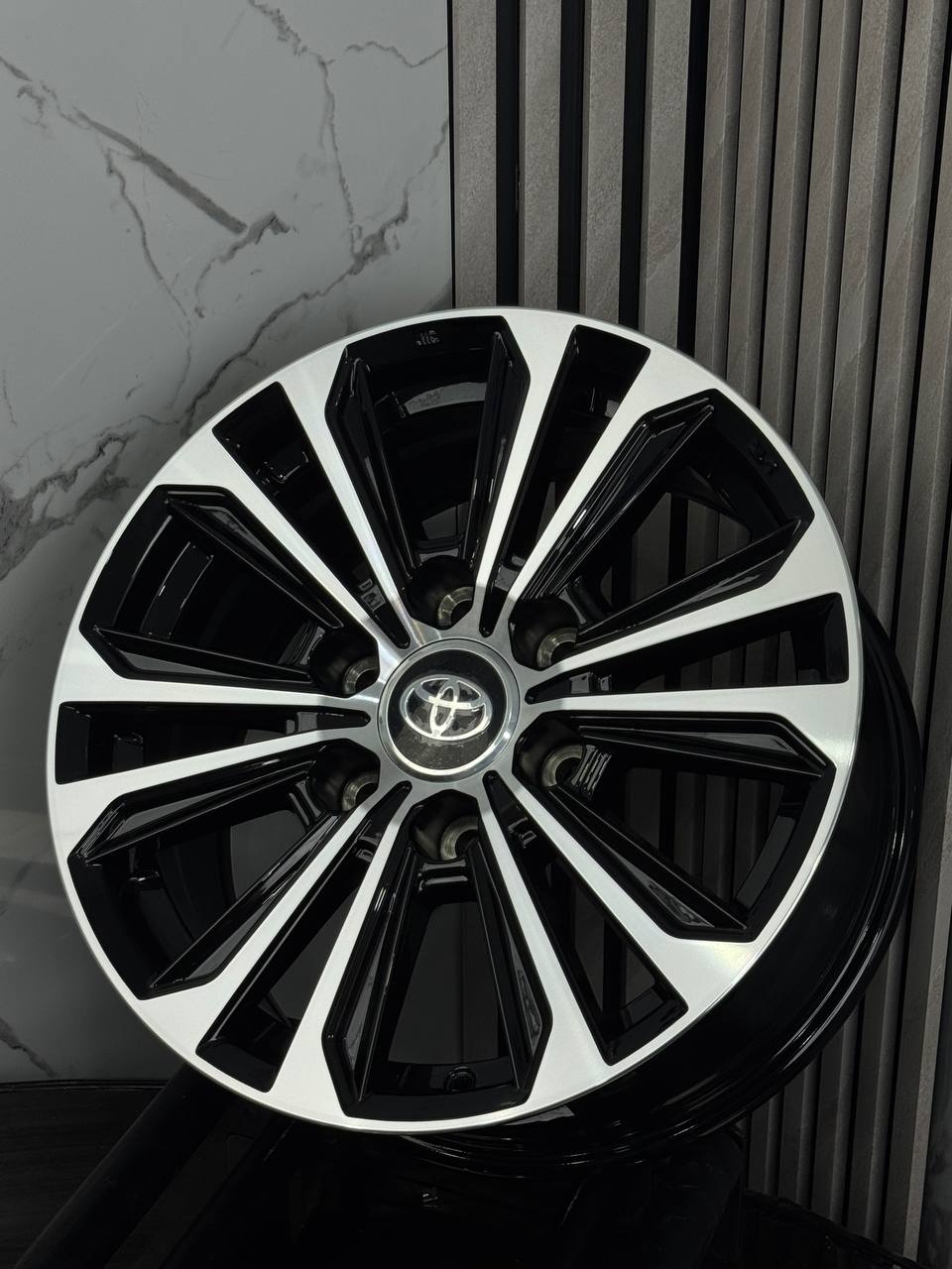 Top Grade Toyota H3496F 7.5x17/6x139.7 D106.1 ET25 4 диска черный, серебристый
