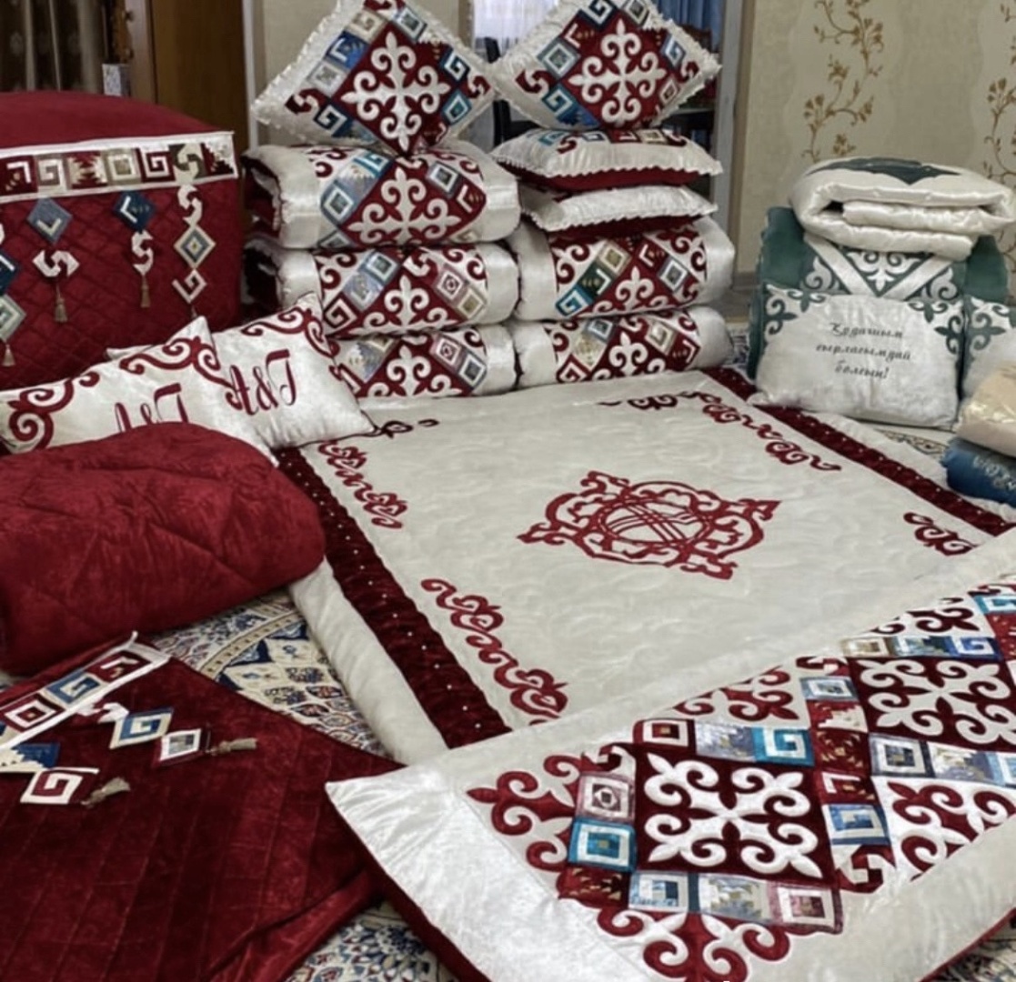 Kyz zhasau INDIRA комплект корпе с подушками 220x80, вата, пух искусственный, синтепон, мультиколор
