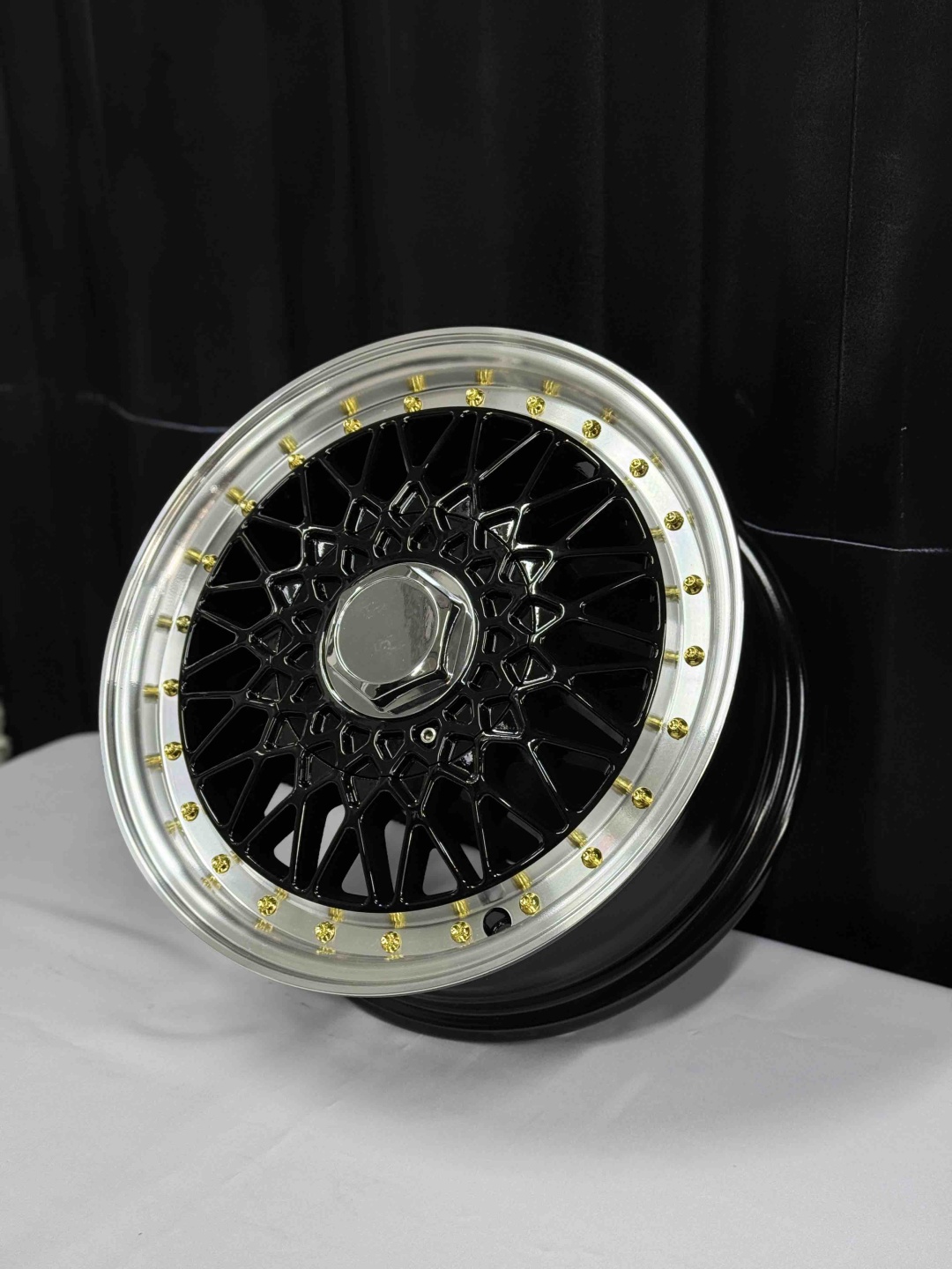 Top Grade Diski0032 5.5x15/4x100/114.3 D73.1 ET22 4 диска черный, серебристый