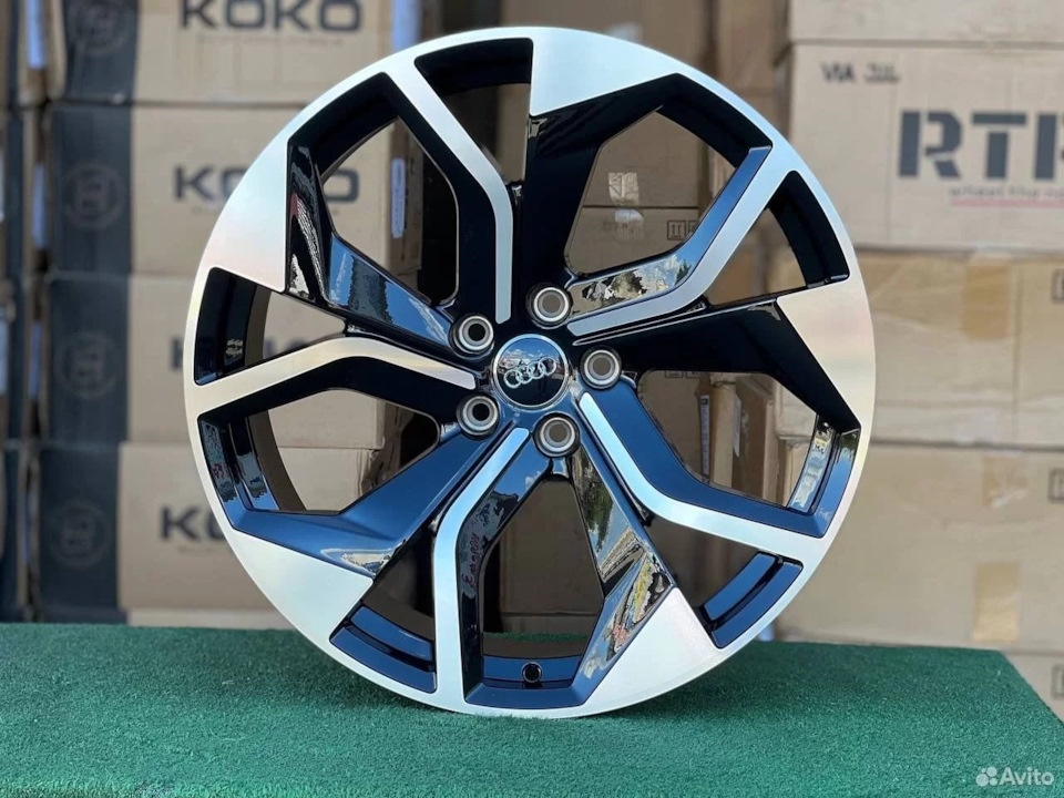 Rainbow Dance AUDI RS 9.5x22/5x112 D66.6 ET25 4 диска черный