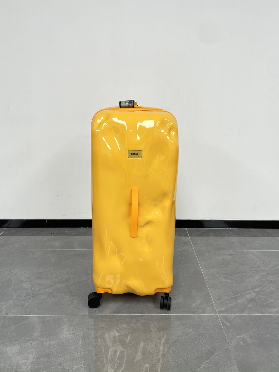 Чемодан Crash Baggage Crash Baggage Icon поликарбонат 99 л желтый, фиолетовый