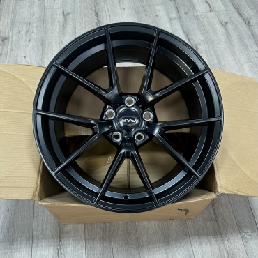 Fonyee F6110584 8.5/9.5x19/5x120 D72.6 ET40 4 диска черный
