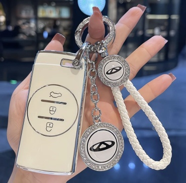 Комплект Cherry Чехол для ключа Chery Длина: 7–8 см • Ширина: 3–4 см • Толщина: 1.5–2 см пластик, силикон 1 шт
