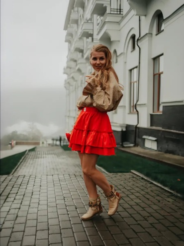 Джинсовая юбка красный