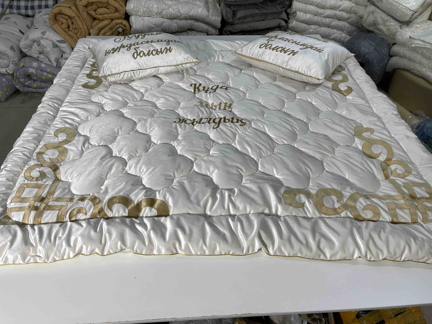 Комплект корпе с подушками 220x200 см, вата, айвори