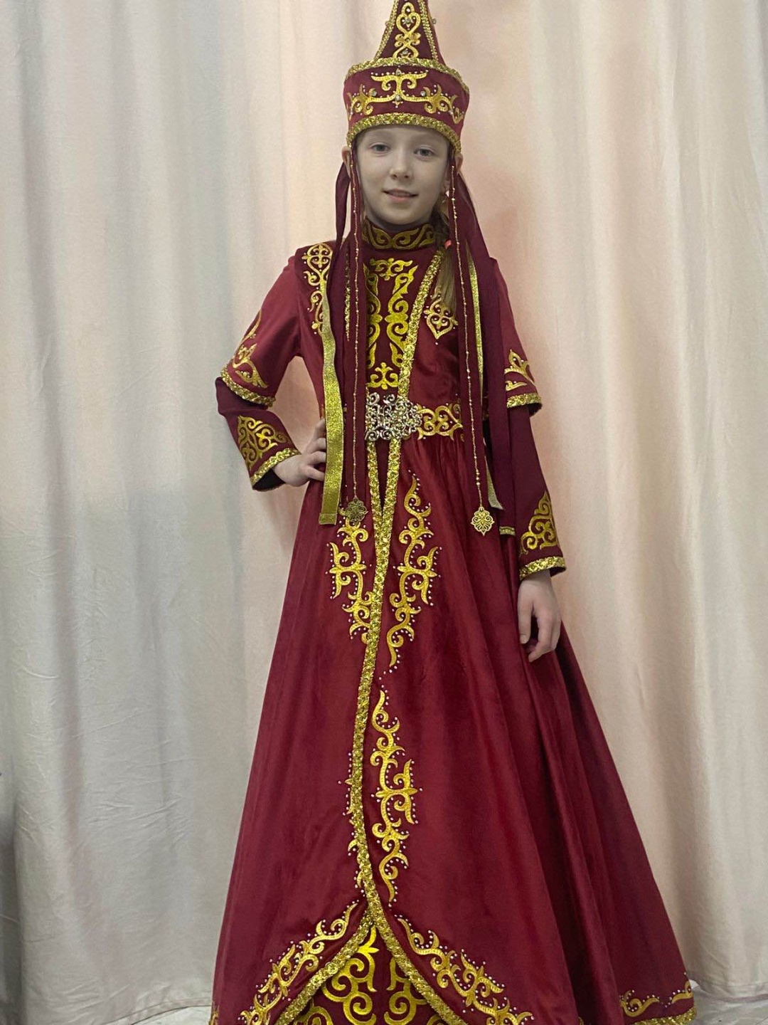 Национальный костюм красный