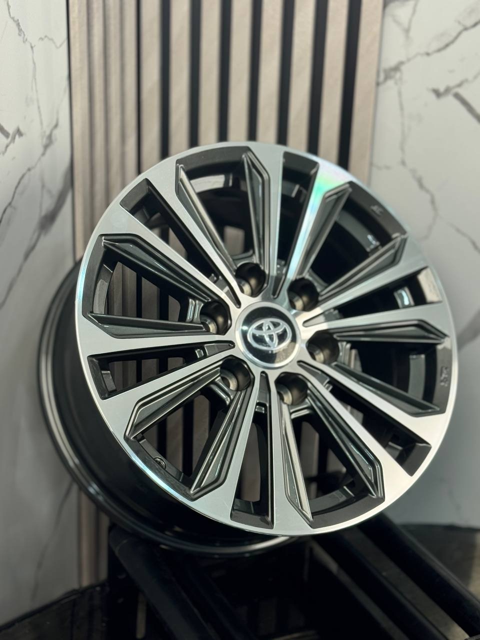 Top Grade Toyota H3496F 7.5x17/6x139.7 D106.1 ET25 4 диска серый, серебристый