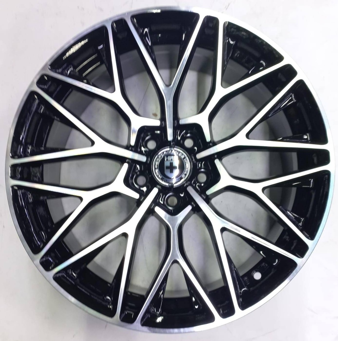 HRE HRE 358 8x18/5x108 D65.1 ET38 4 диска черный, серебристый