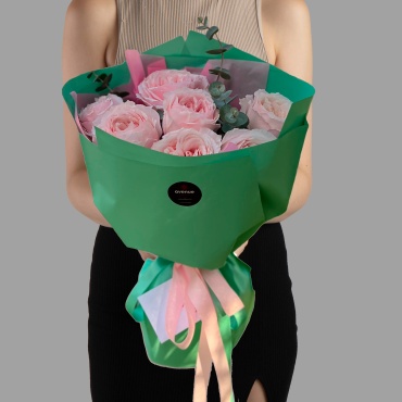 Flower.kz моно-букет в оформлении пионовидная роза 7 шт 50 см
