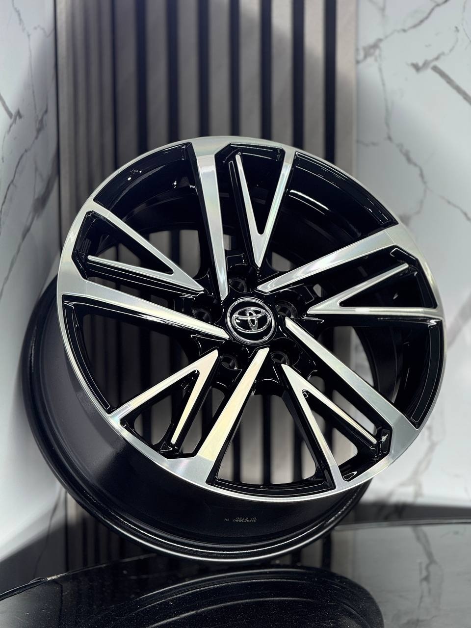 Top Grade TOYOTA/LEX FBX255 8x19/5x114.3 D60.1 ET50 4 диска серебристый, черный