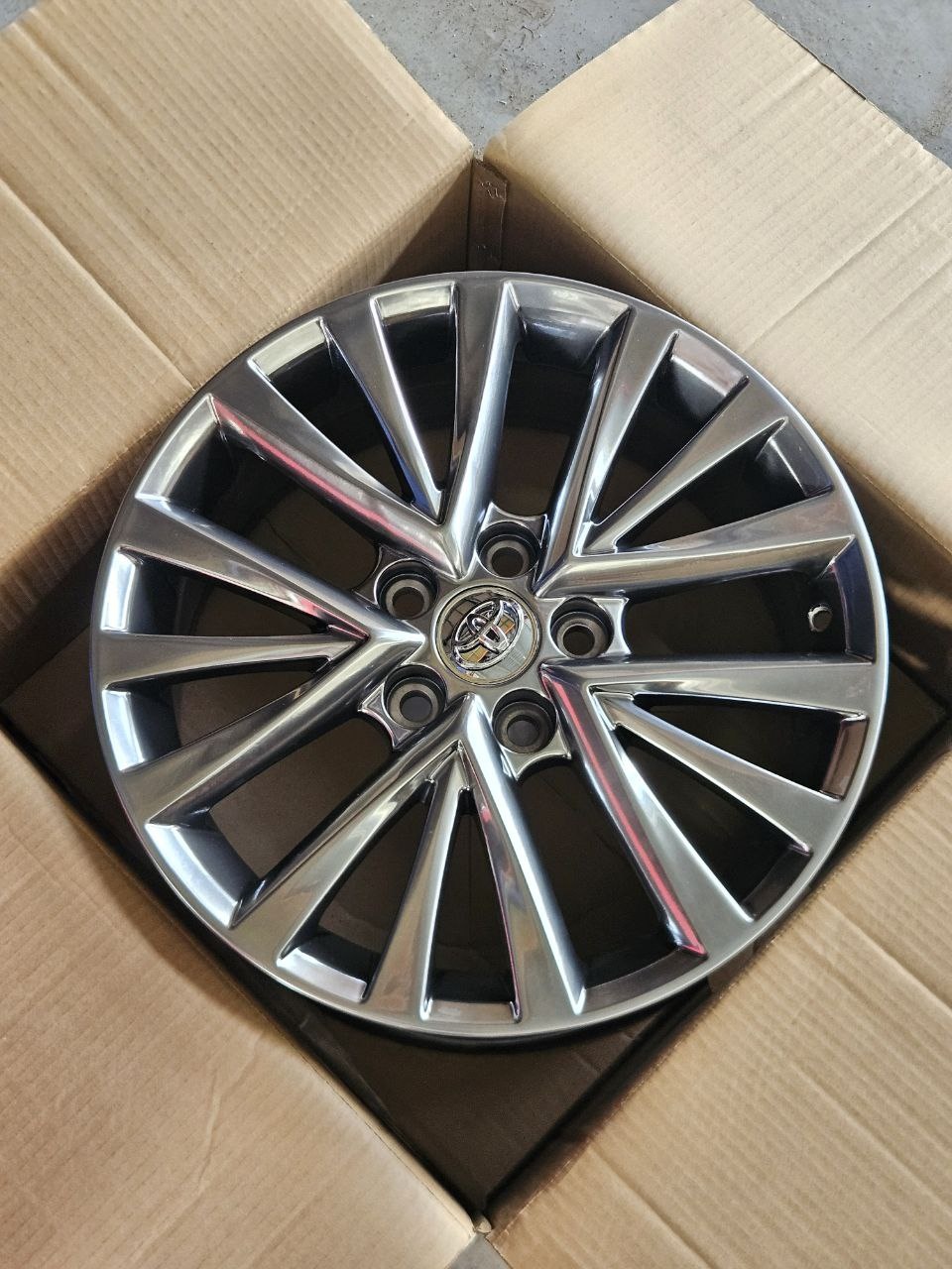 Fonyee SM 5354 7x17/5x114.3 D60.1 ET45 4 диска серебристый