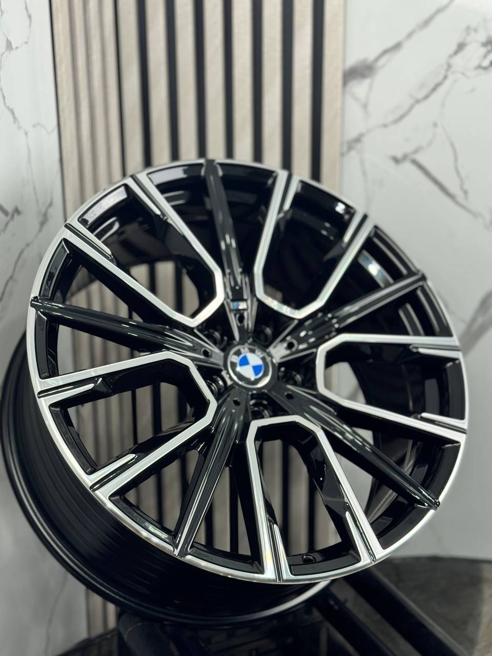 Top Grade EXPFBX253 8.5x20/5x120 D72.5 ET35 4 диска серебристый, черный