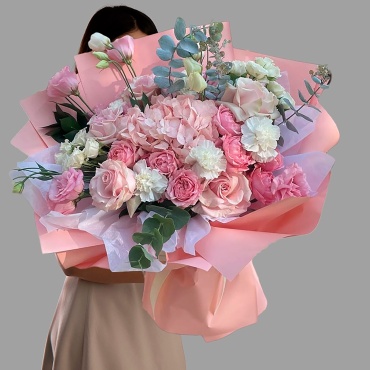 Flower.kz букет в оформлении гвоздика, гортензия, роза, кустовая роза, кустовая пионовидная роза, лизиантус 20 шт 50 см