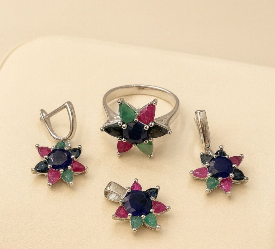 HandMade СЕРЕБРО КОМПЛЕКТ 1263 вес 16 г серебро, изумруд, рубин, сапфир