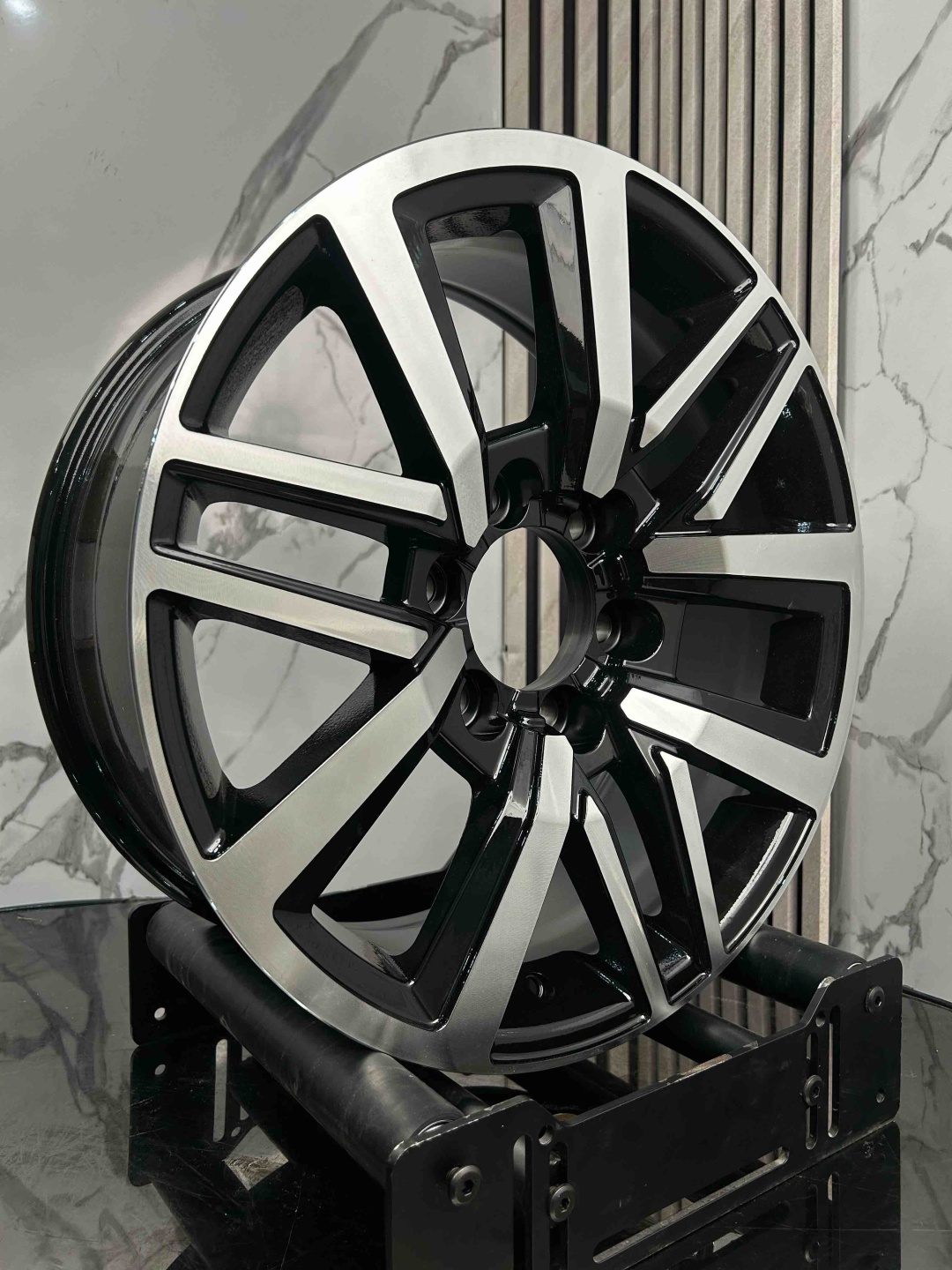 Top Grade EXPJT8002 7.5x18/6x139.7 D106.1 ET20 4 диска серебристый, черный