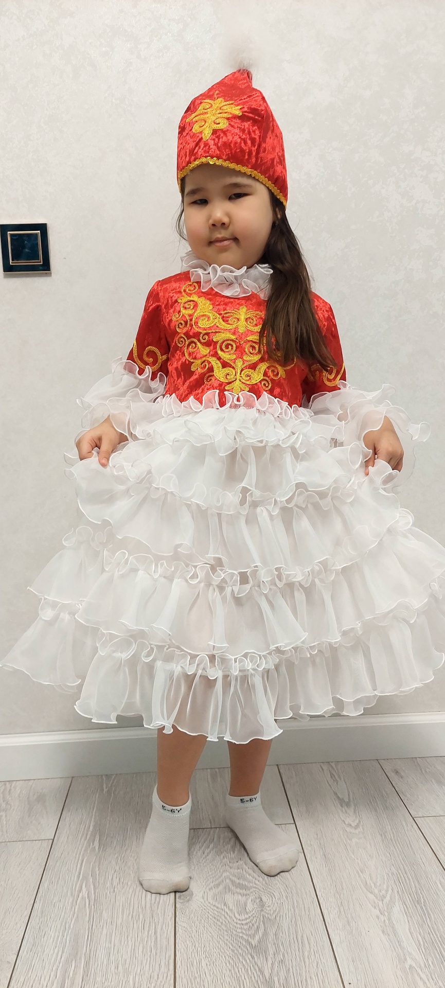 Национальный костюм белый, красный