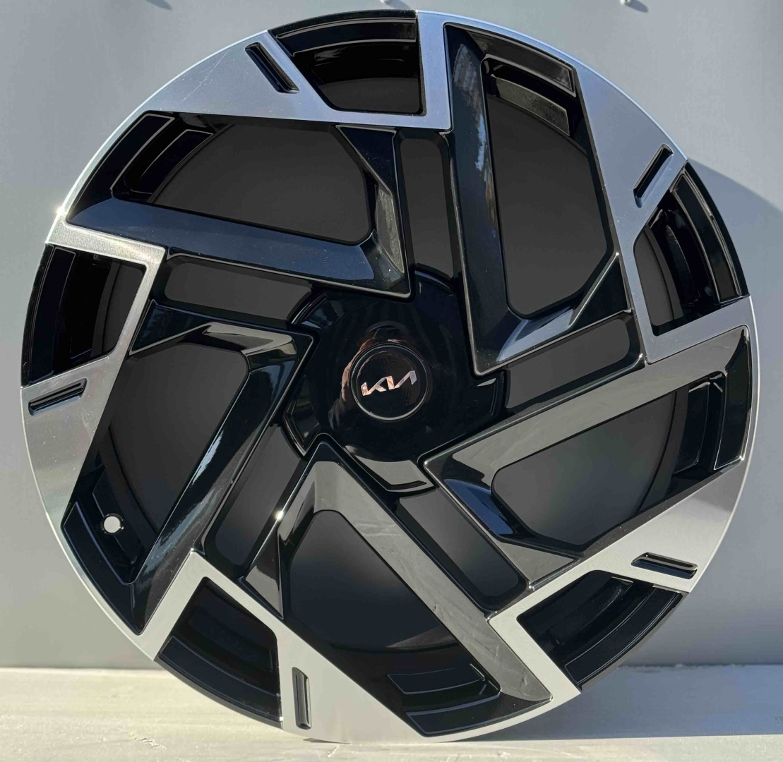 RNO 12233 7.5x19/5x114.3 D67.1 ET51 4 диска черный, серебристый