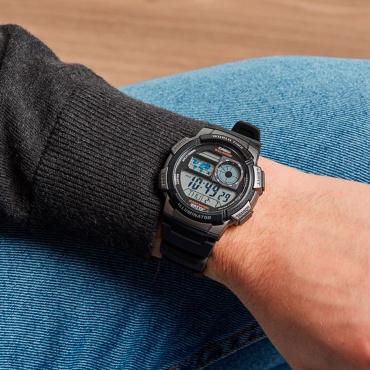 Кварцевые CASIO UM Casio AE-1000W-1BVDF пластик