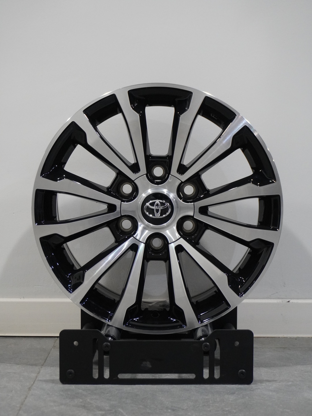 PDW TURONE 7.5x17/6x139.7 D106.1 ET25 4 диска черный, серебристый