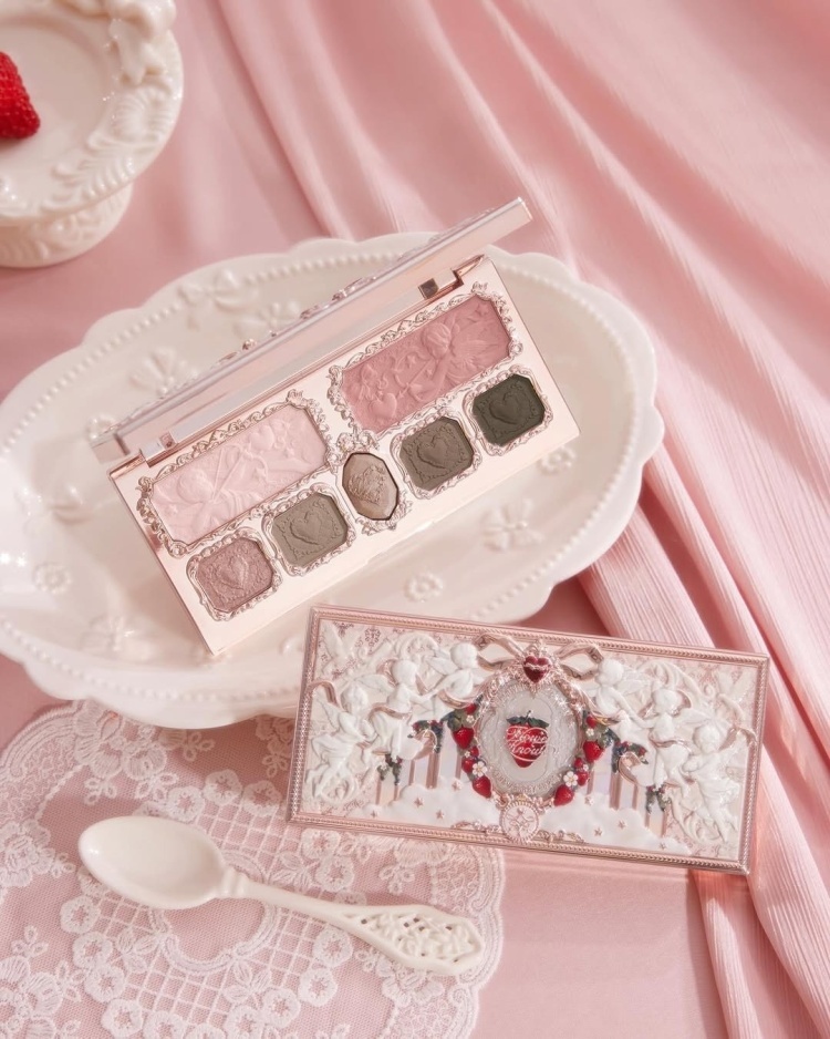 Палетка теней "Flower Knows" 02 Strawberry cupid collection тени 10+
