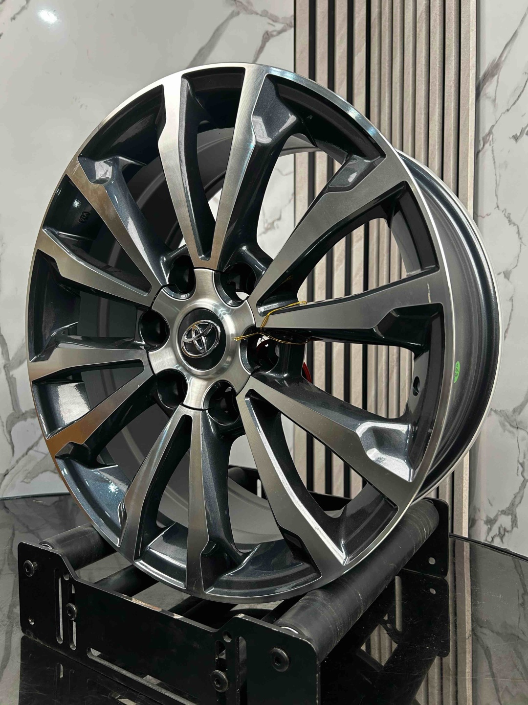 Top Grade EXPBK5880 7.5x18/6x139.7 D106.2 ET25 4 диска серебристый, графит