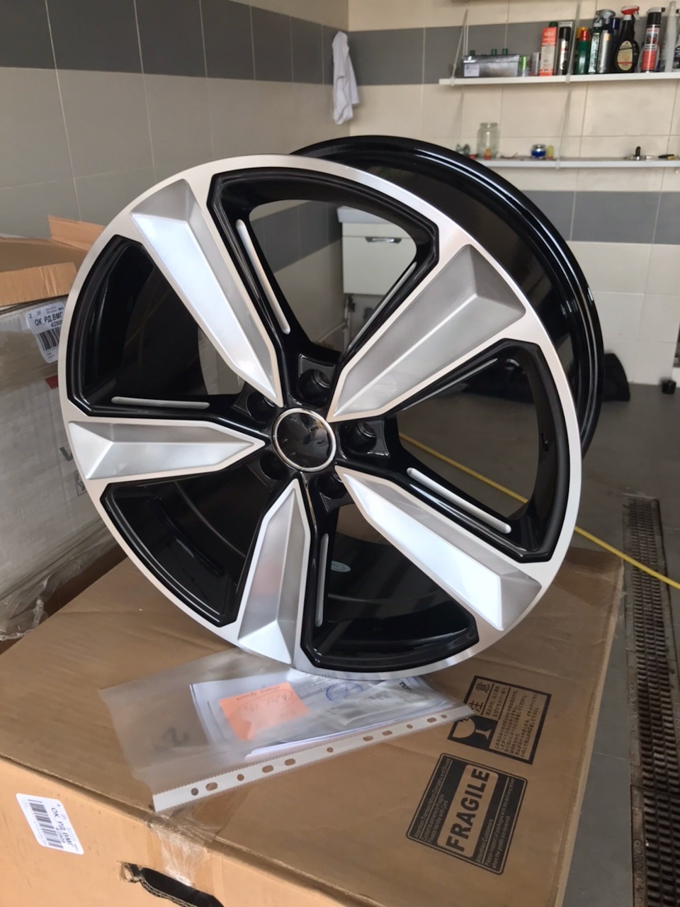 Rainbow Dance AUDI1 7x16/5x112 D66.6 ET35 4 диска черный, серебристый