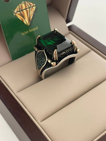Печатка Ayim Brand E размер 21 вес 14.94 г серебро, изумруд