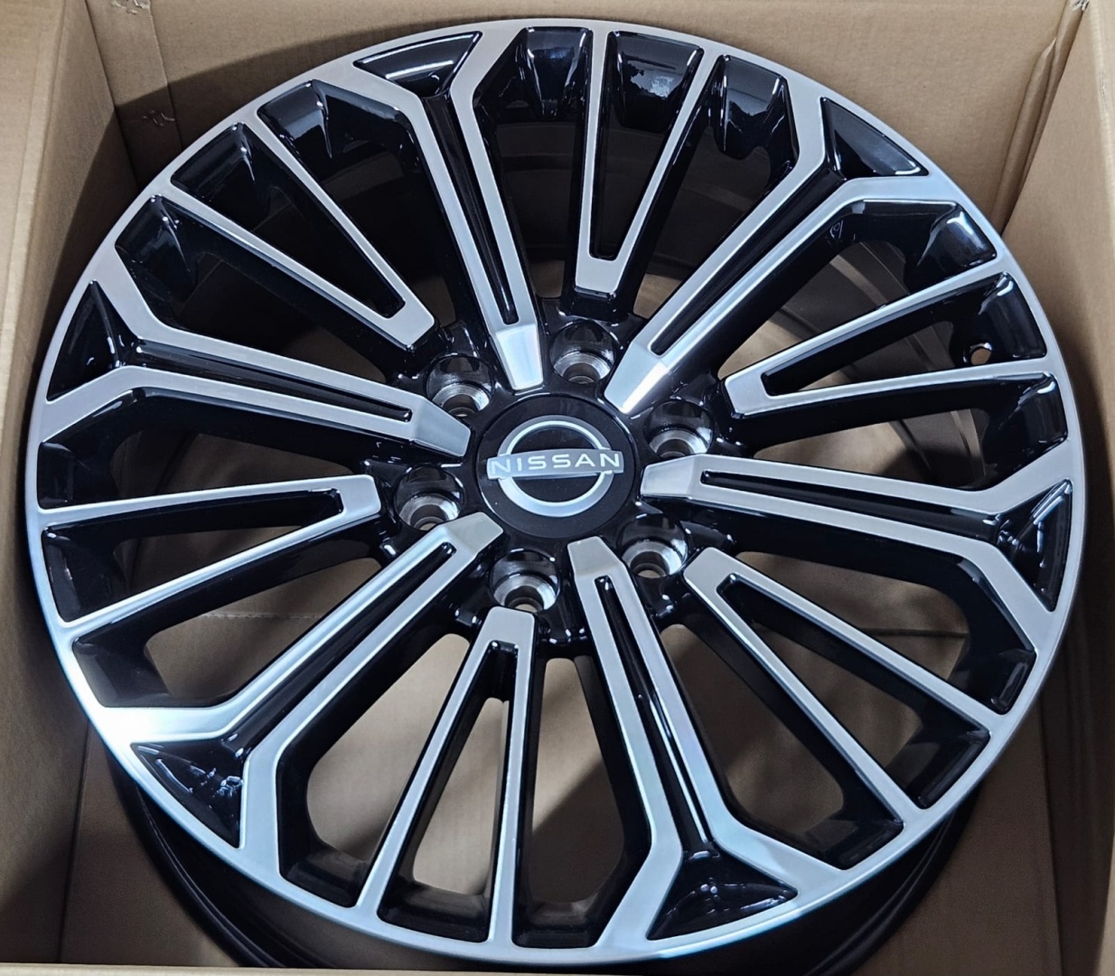 Fonyee H3296F 8.5x20/6x139.7 D78.1 ET45 4 диска серебристый, черный
