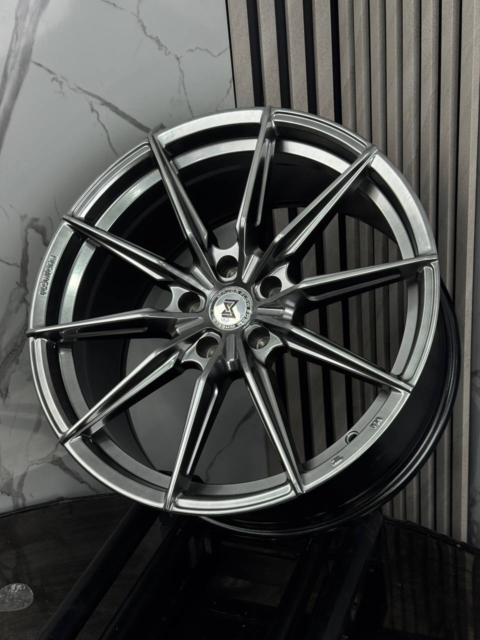 Top Grade Vossen H3408F 8/9x18/5x120 D72.6 ET35 4 диска графит