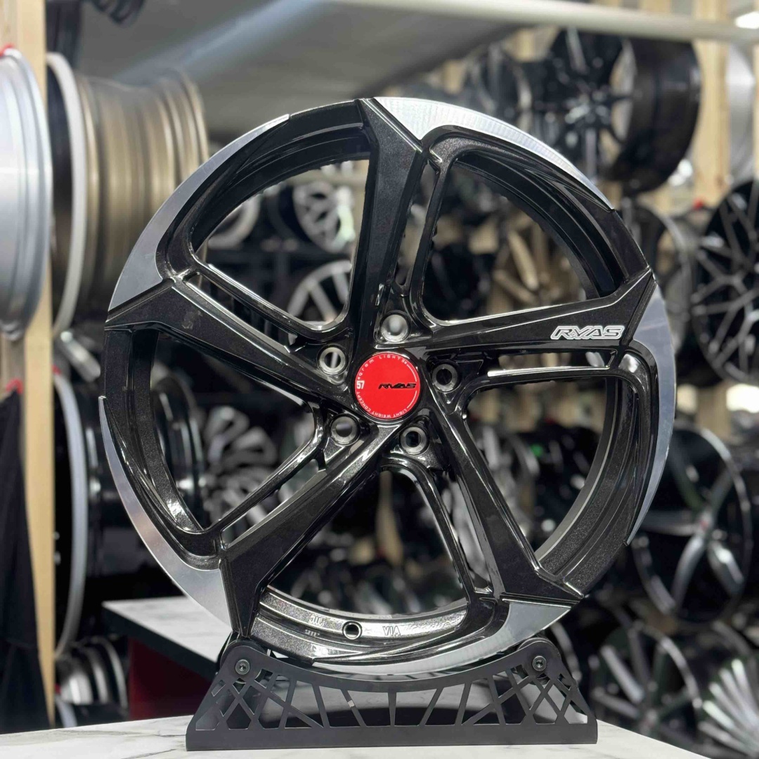 RNO GT-1 8x18/5x108 D73.1 ET38 4 диска черный, серебристый