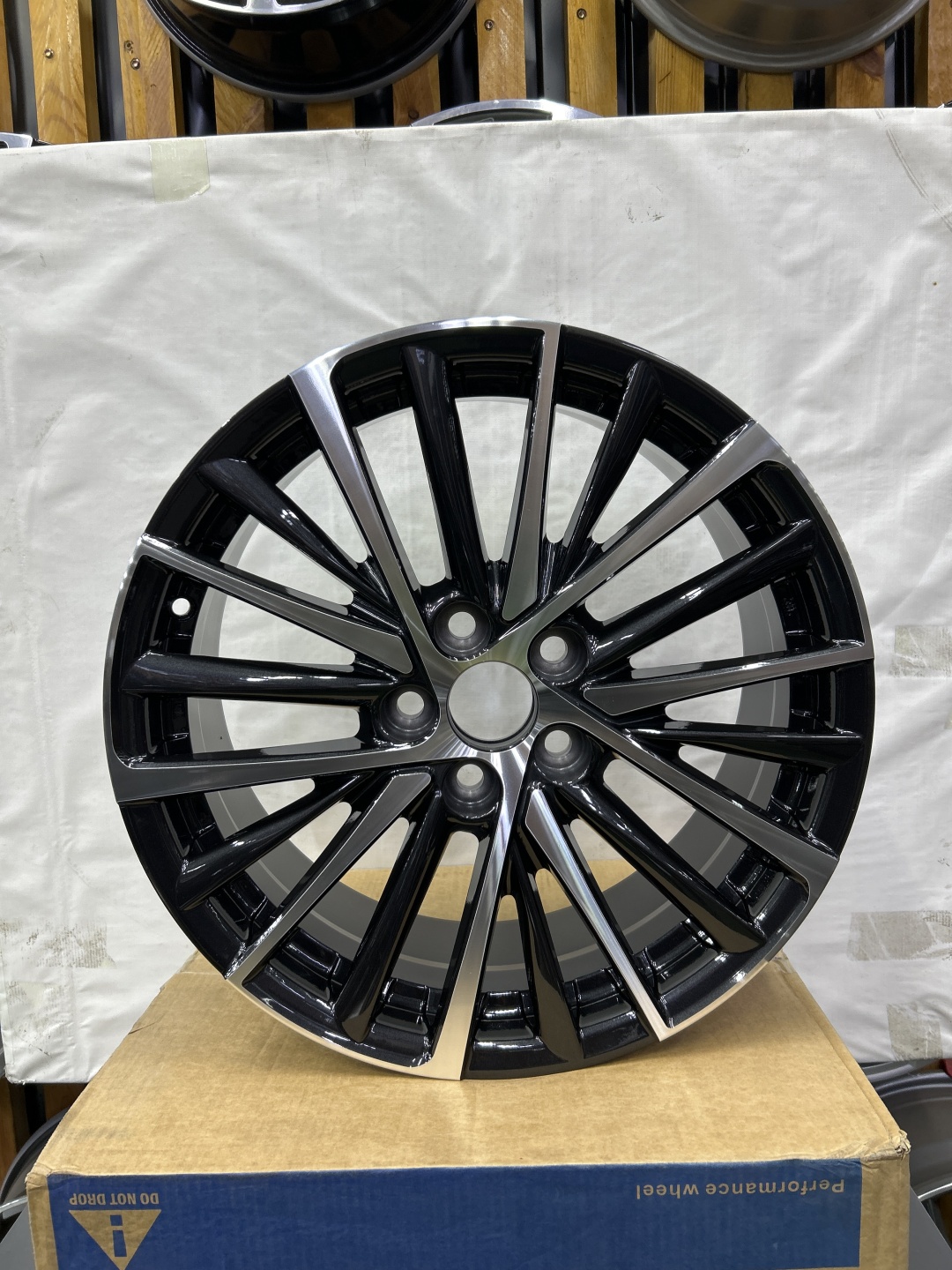 LKN Lkn43 8x18/5x114.3 D60.1 ET45 4 диска серебристый, графит