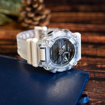 Кварцевые CASIO GA-900SKL-7ADR пластик