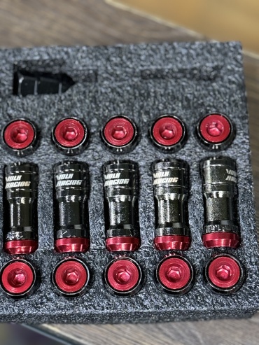 Monster Volk_black_1.5_red гайка-секретка M12x1.5 20 шт