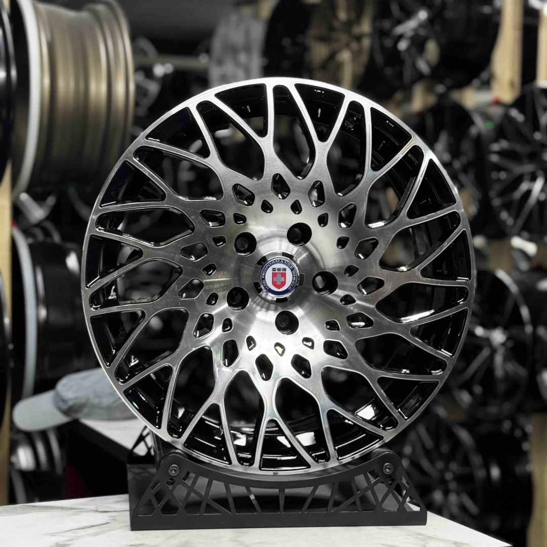 HRE Performance 9511 7.5x17/5x114.3 D67.1 ET35 4 диска черный, серебристый