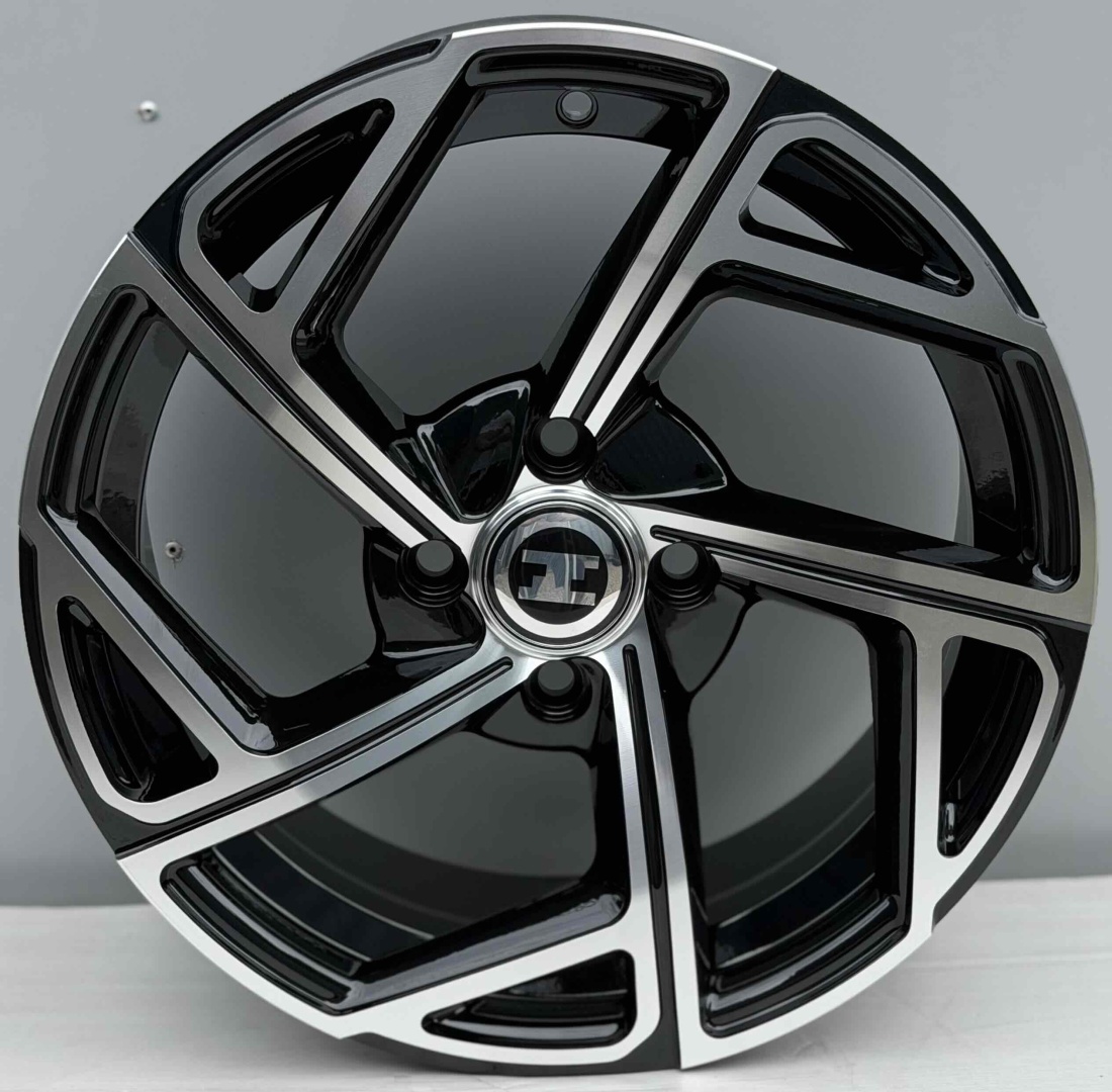 RNO FB115 7x15/4x100 D67.1 ET35 4 диска черный, серебристый