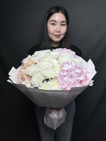 Bloomera Flowers моно-букет в оформлении хризантема 8 шт 60 см