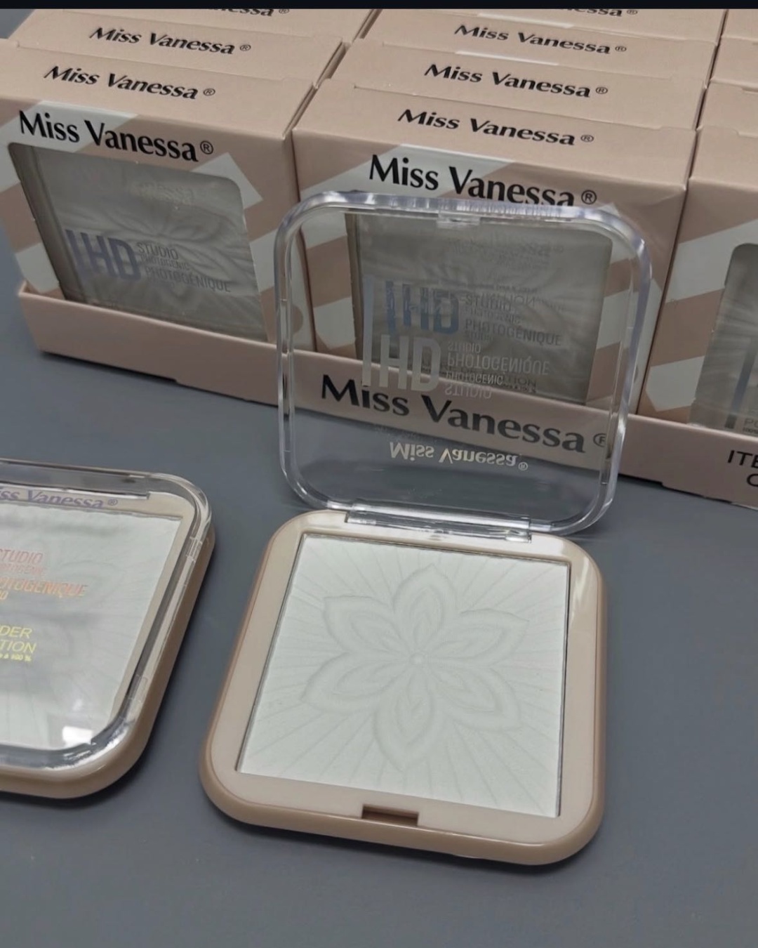 Пудра Miss Vanessa 838292 сухая 01 белый