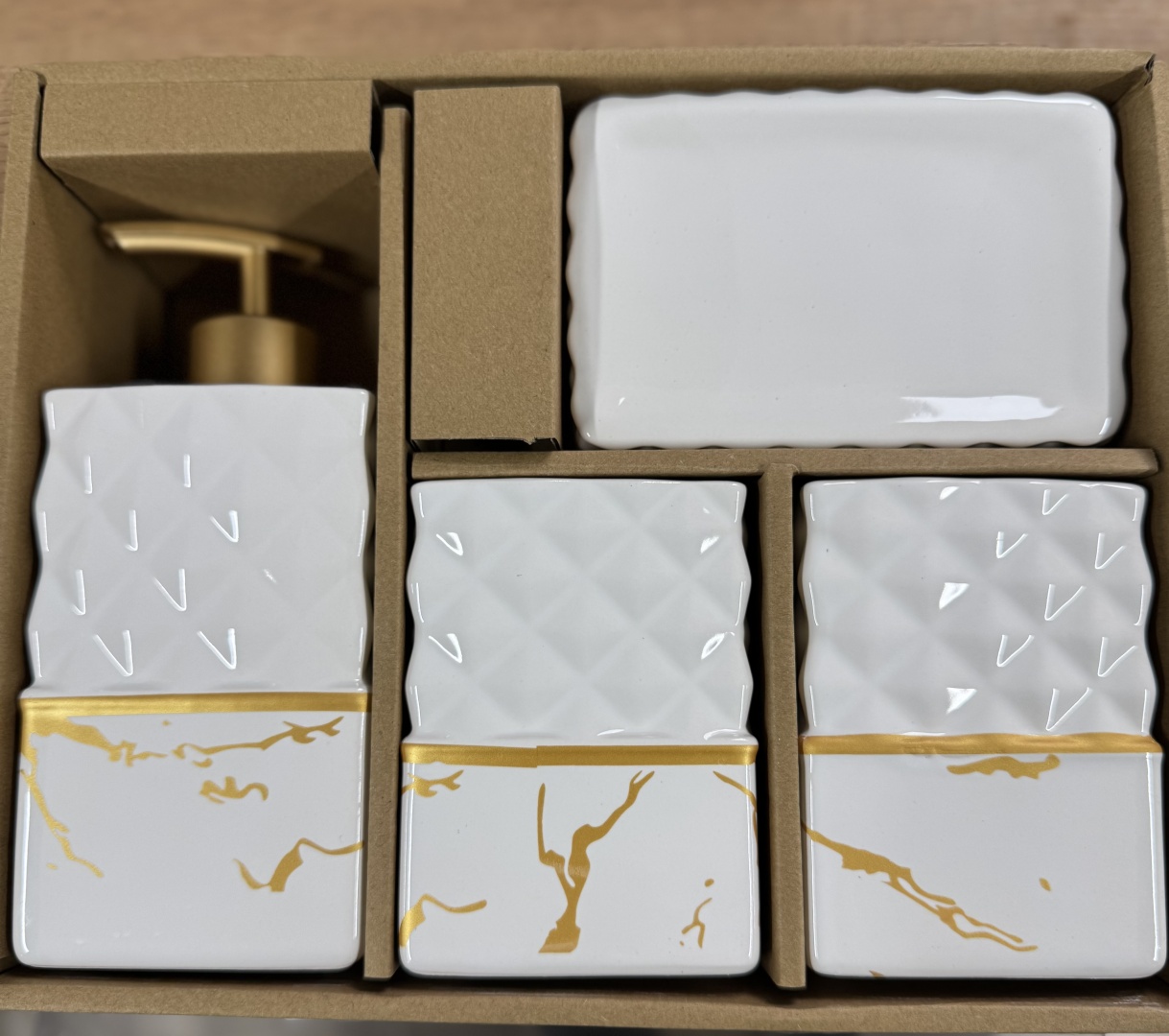 Набор аксессуаров Дозатор для жидкого мыла;стакан для щеток ;Мыльница белый