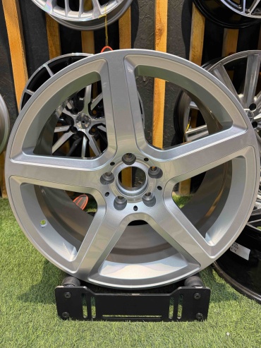 555 C08203 8.5/9.5x18/5x112 D66.45 ET30.38 4 диска серебристый