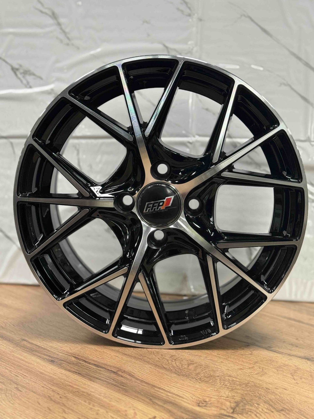 Top Grade 50110 6.5x15/4x100 D67.1 ET35 4 диска черный, серебристый