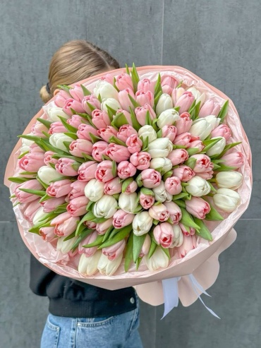 Bloomera Flowers букет с открыткой тюльпан 51 шт 67 см