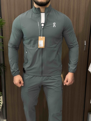 Спортивный костюм хаки