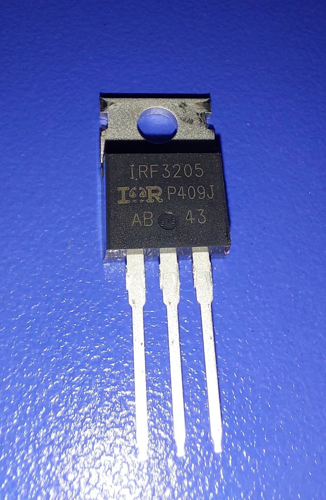 Транзистор полевой IRF3205, 1 шт.