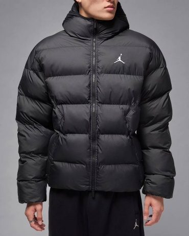 Зимняя куртка Nike черный