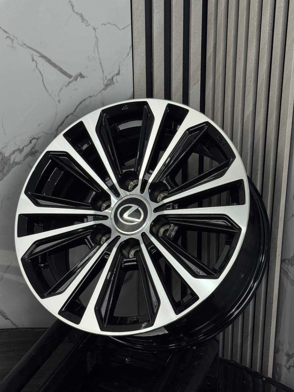 Top Grade Lexus H3496F 7.5x17/6x139.7 D106.1 ET25 4 диска черный, серебристый